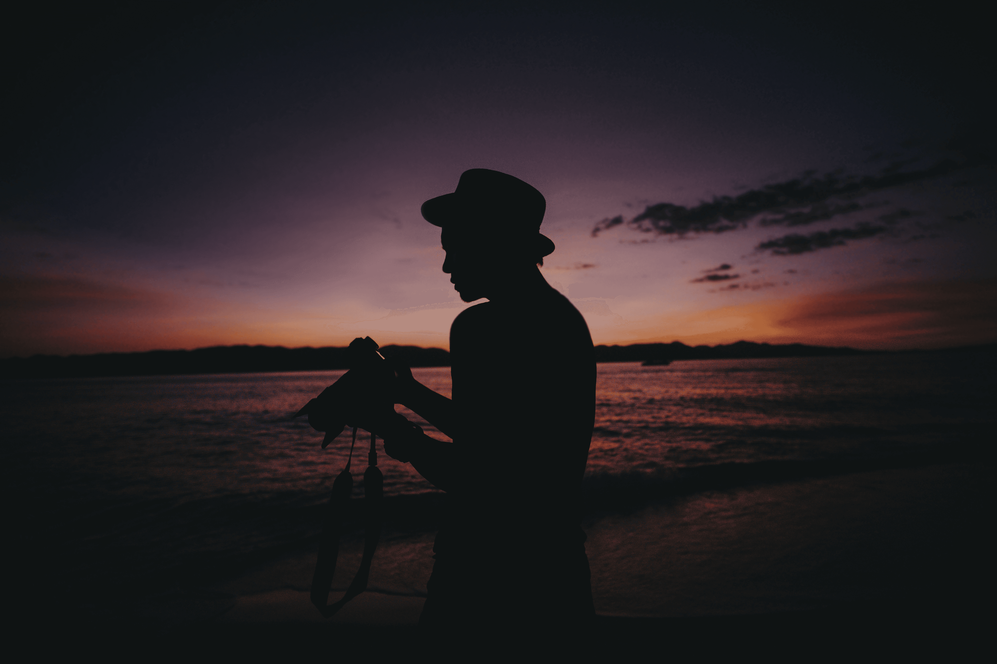 Pozadinska slika osobe koja fotografiše